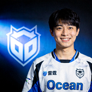 雷霆战队辅助选手Ocean，微笑面对镜头
